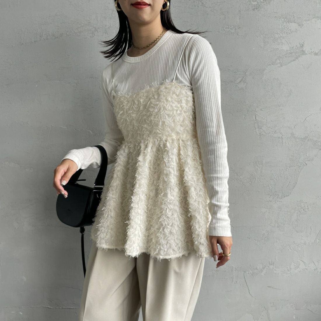 USINE [ユジーヌ] フェザーキャミブラウス [2430602] IVORY &&モデル身長：163cm 着用サイズ：F&&