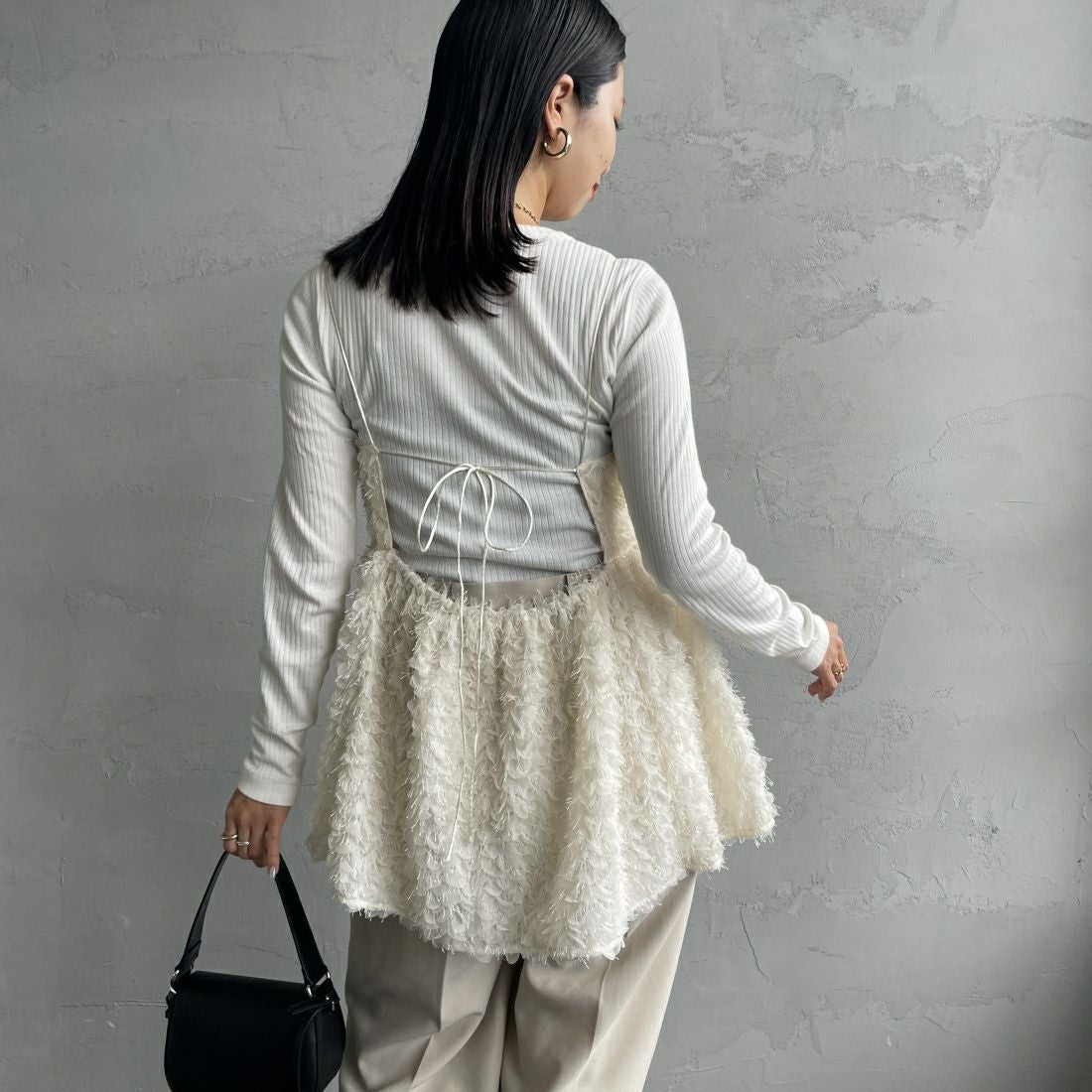 USINE [ユジーヌ] フェザーキャミブラウス [2430602] IVORY &&モデル身長：163cm 着用サイズ：F&&