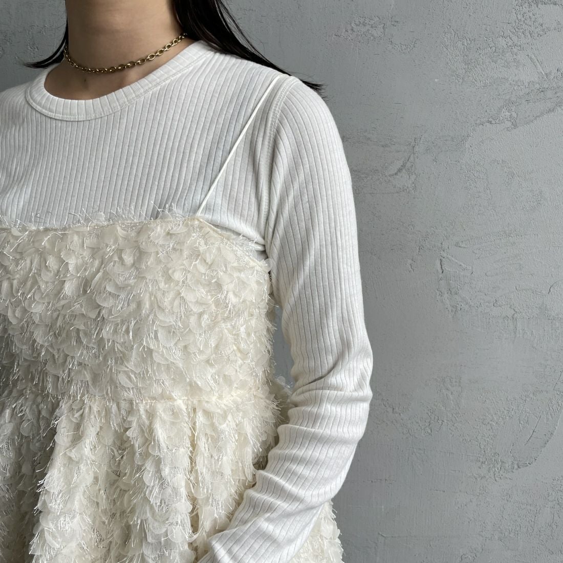 USINE [ユジーヌ] フェザーキャミブラウス [2430602] IVORY &&モデル身長：163cm 着用サイズ：F&&