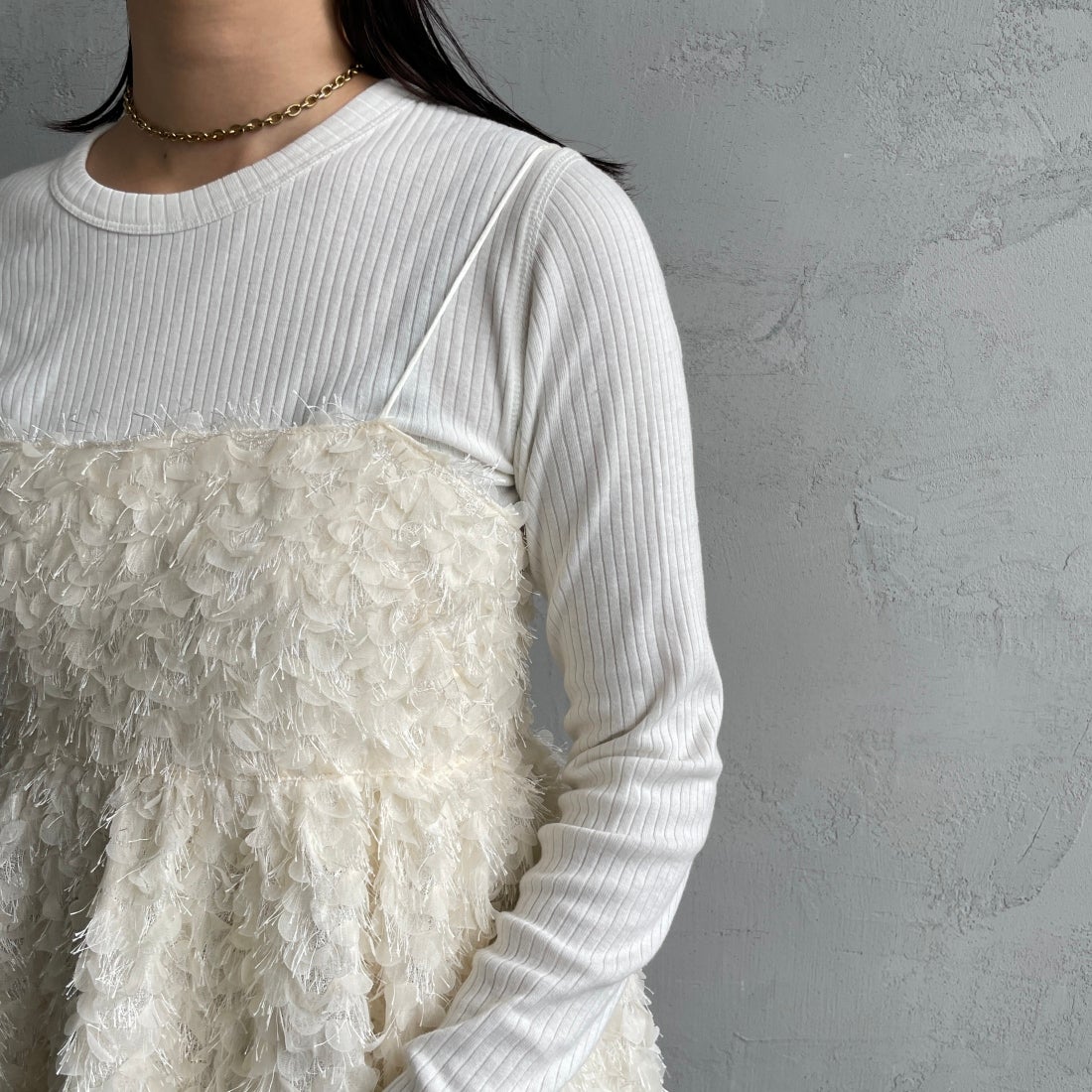 USINE [ユジーヌ] フェザーキャミブラウス [2430602] IVORY &&モデル身長：163cm 着用サイズ：F&&