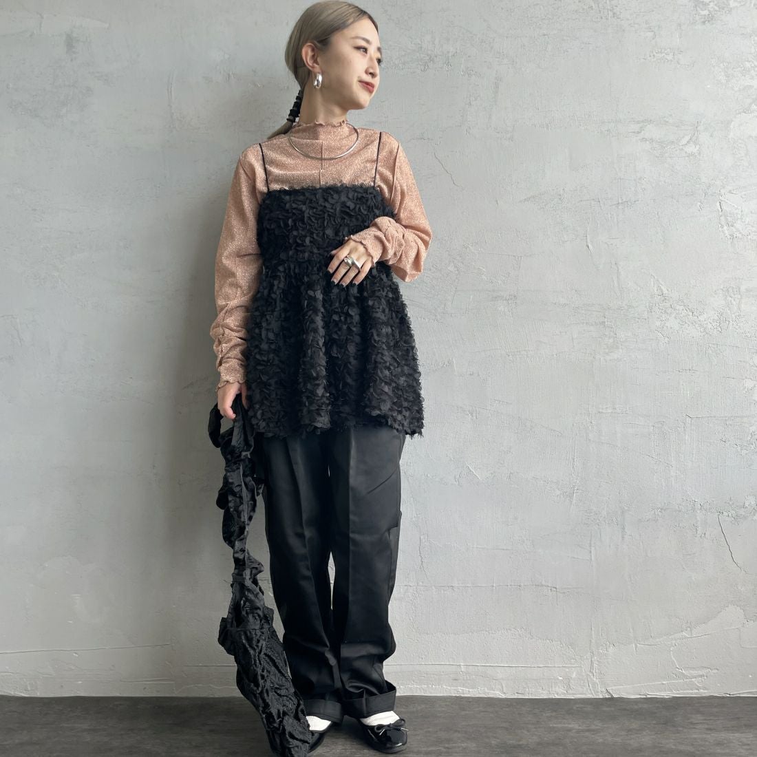 USINE [ユジーヌ] フェザーキャミブラウス [2430602] BLACK &&モデル身長：150cm 着用サイズ：F&&