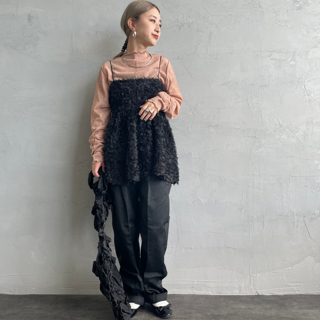 USINE [ユジーヌ] フェザーキャミブラウス [2430602] BLACK &&モデル身長：150cm 着用サイズ：F&&