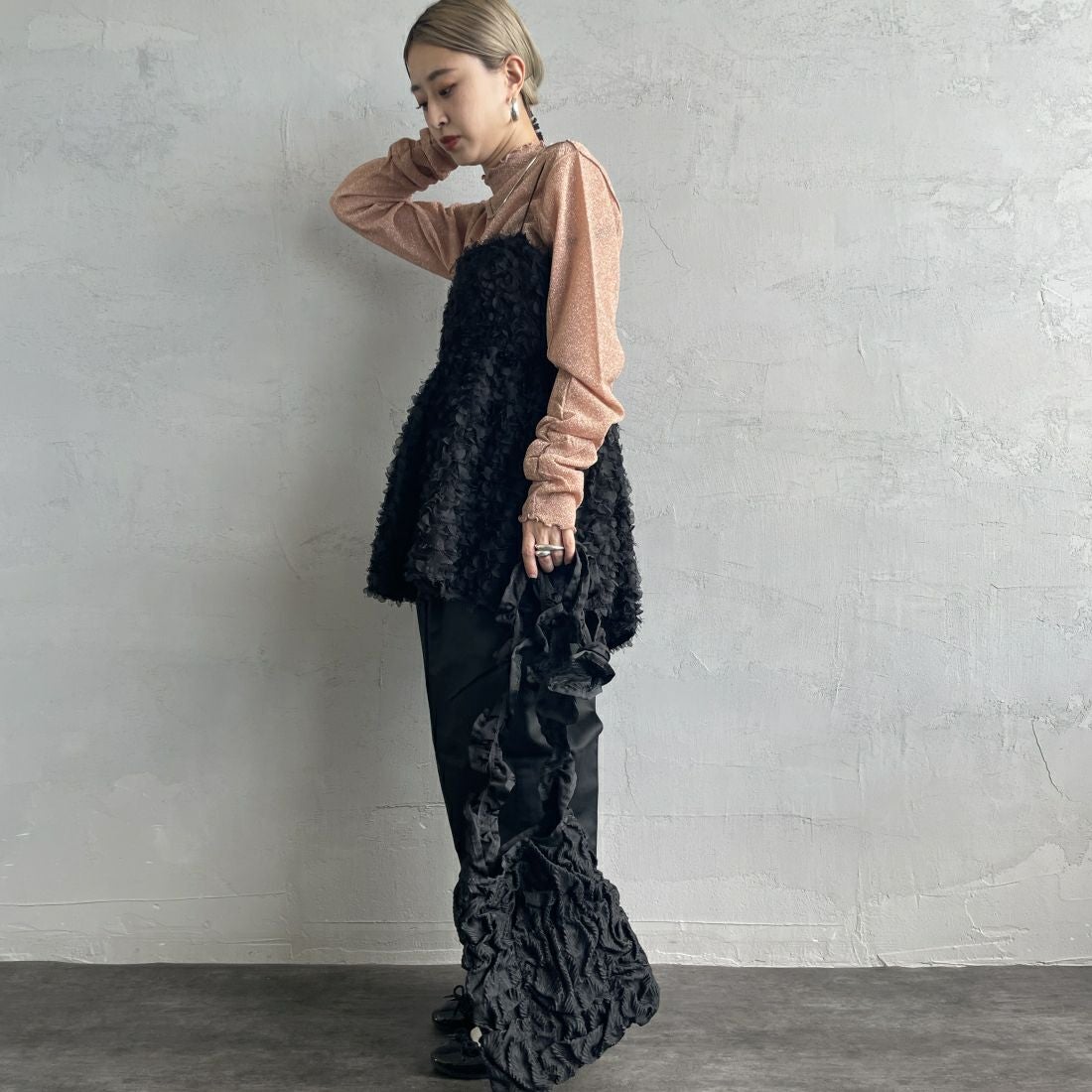 USINE [ユジーヌ] フェザーキャミブラウス [2430602] BLACK &&モデル身長：150cm 着用サイズ：F&&