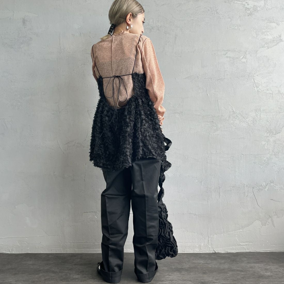 USINE [ユジーヌ] フェザーキャミブラウス [2430602] BLACK &&モデル身長：150cm 着用サイズ：F&&