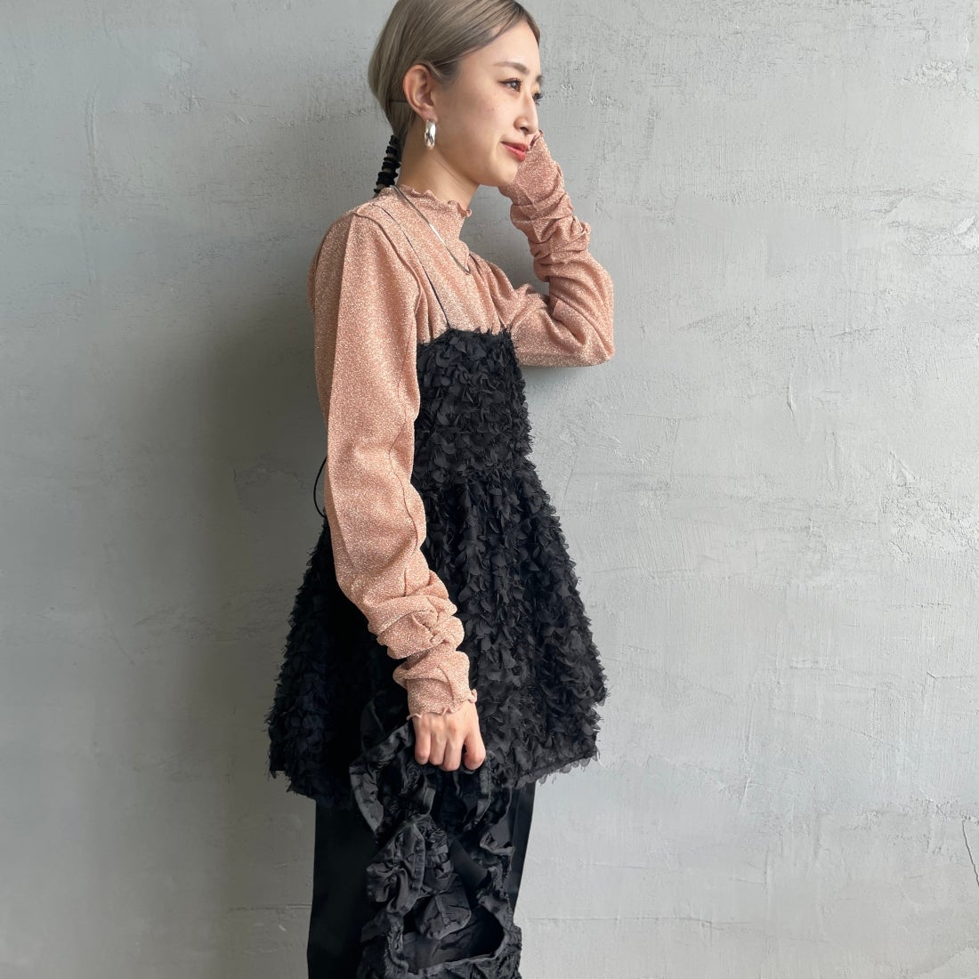 USINE [ユジーヌ] フェザーキャミブラウス [2430602] BLACK &&モデル身長：150cm 着用サイズ：F&&