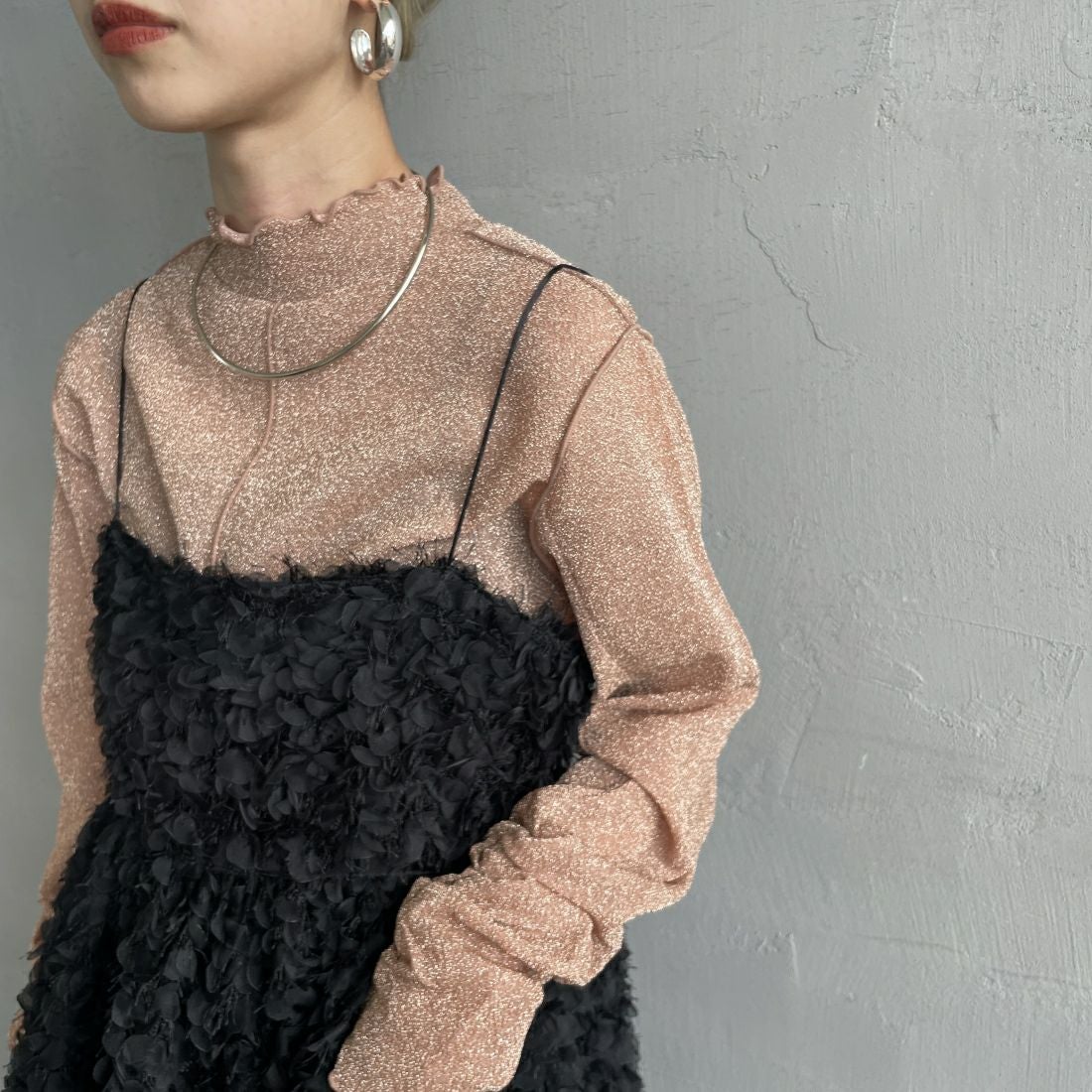 USINE [ユジーヌ] フェザーキャミブラウス [2430602] BLACK &&モデル身長：150cm 着用サイズ：F&&