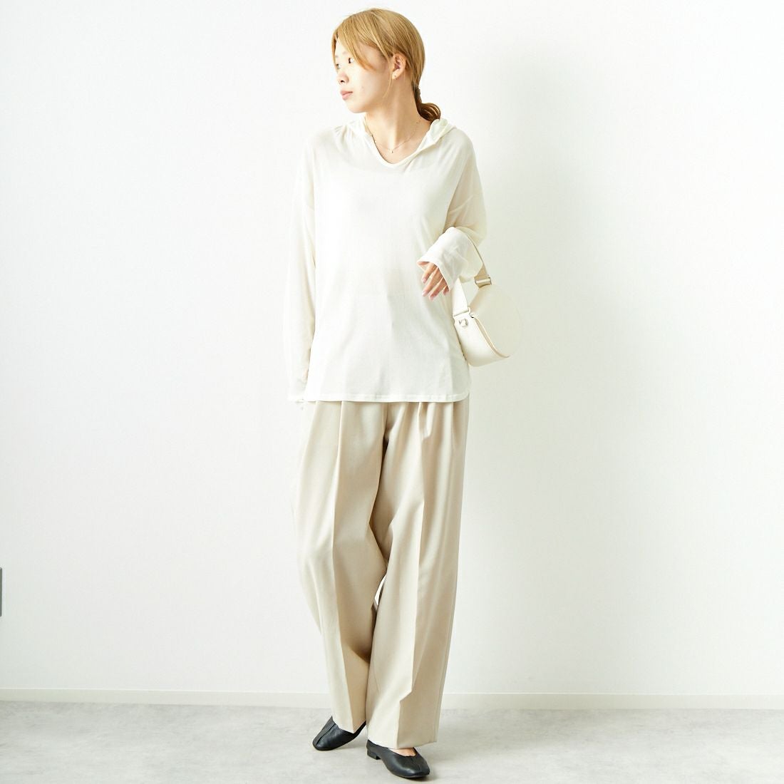 CHIGNON [シニヨン] フーディチュールプルオーバー [8644-106KK] IVORY &&モデル身長：167cm 着用サイズ：F&&