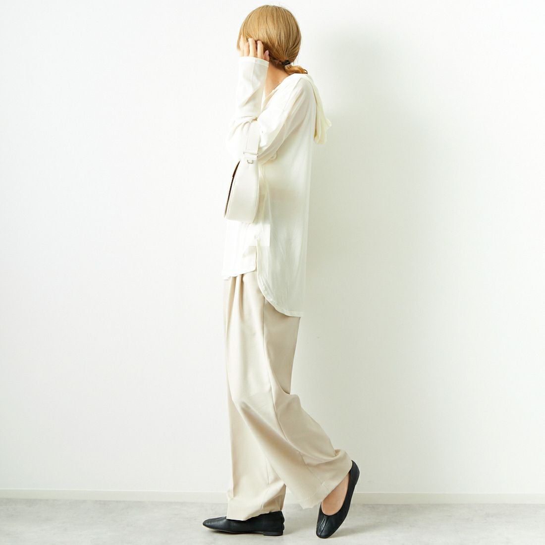 CHIGNON [シニヨン] フーディチュールプルオーバー [8644-106KK] IVORY &&モデル身長：167cm 着用サイズ：F&&
