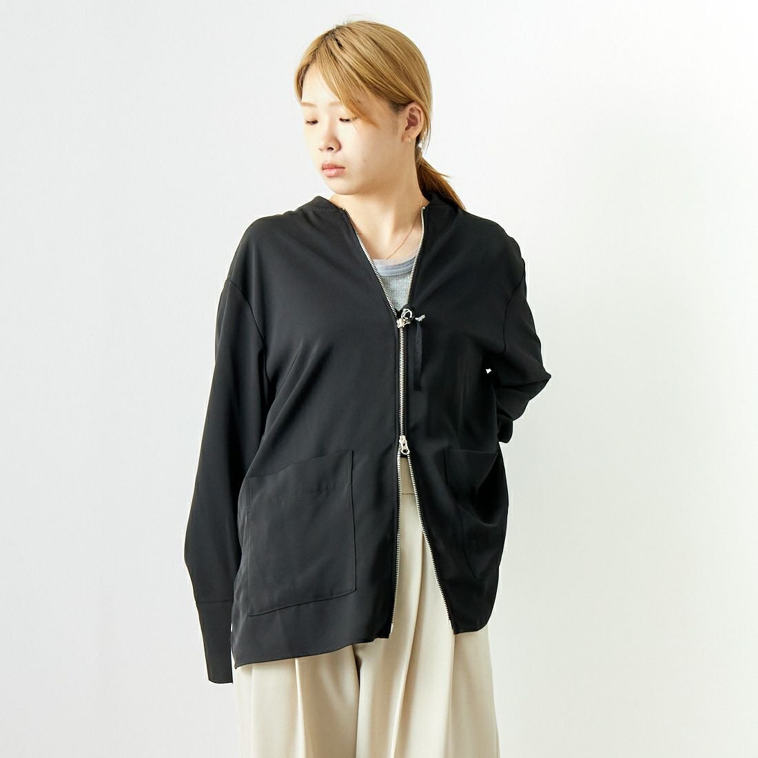 CHIGNON [シニヨン] ブルゾンシャツ [1644-018KK] BLACK &&モデル身長：167cm 着用サイズ：F&&