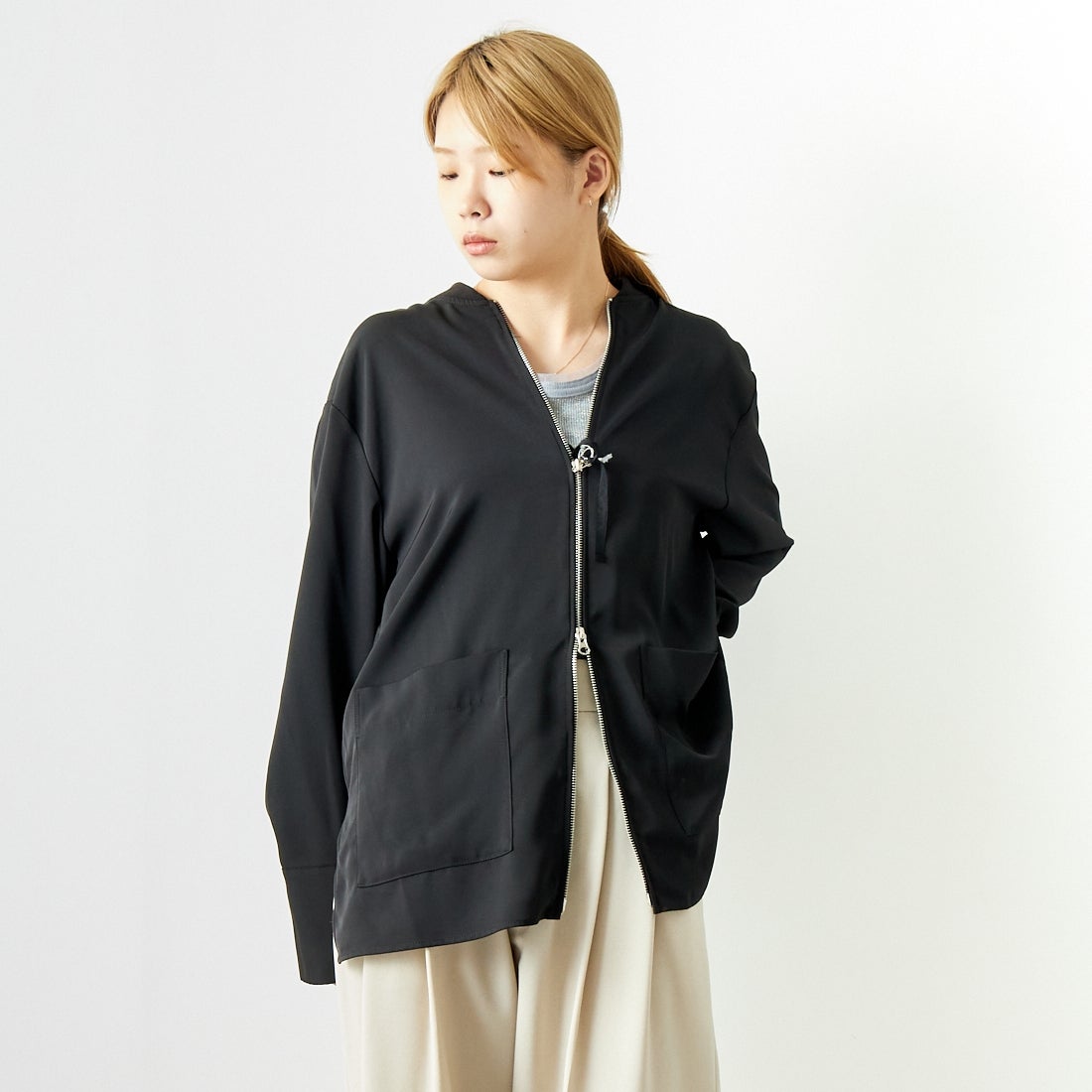 CHIGNON [シニヨン] ブルゾンシャツ [1644-018KK] BLACK &&モデル身長：167cm 着用サイズ：F&&