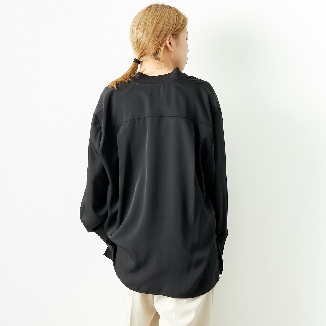 CHIGNON [シニヨン] ブルゾンシャツ [1644-018KK] BLACK &&モデル身長：167cm 着用サイズ：F&&