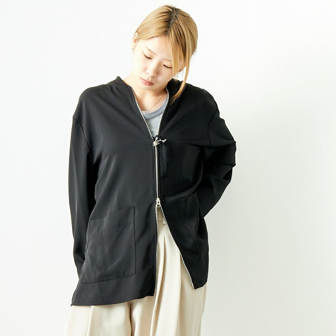 CHIGNON [シニヨン] ブルゾンシャツ [1644-018KK] BLACK &&モデル身長：167cm 着用サイズ：F&&