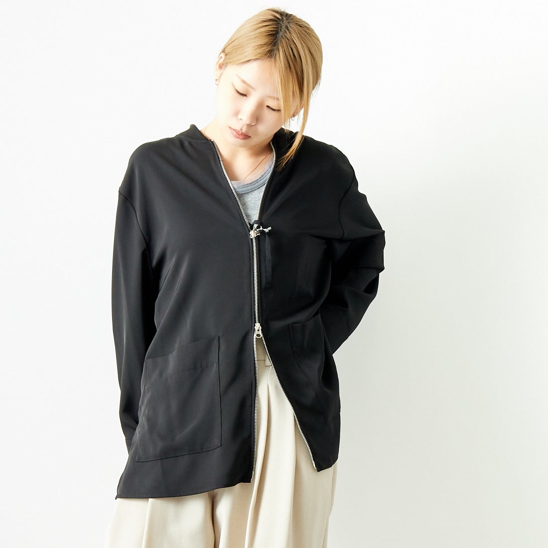 CHIGNON [シニヨン] ブルゾンシャツ [1644-018KK] BLACK &&モデル身長：167cm 着用サイズ：F&&