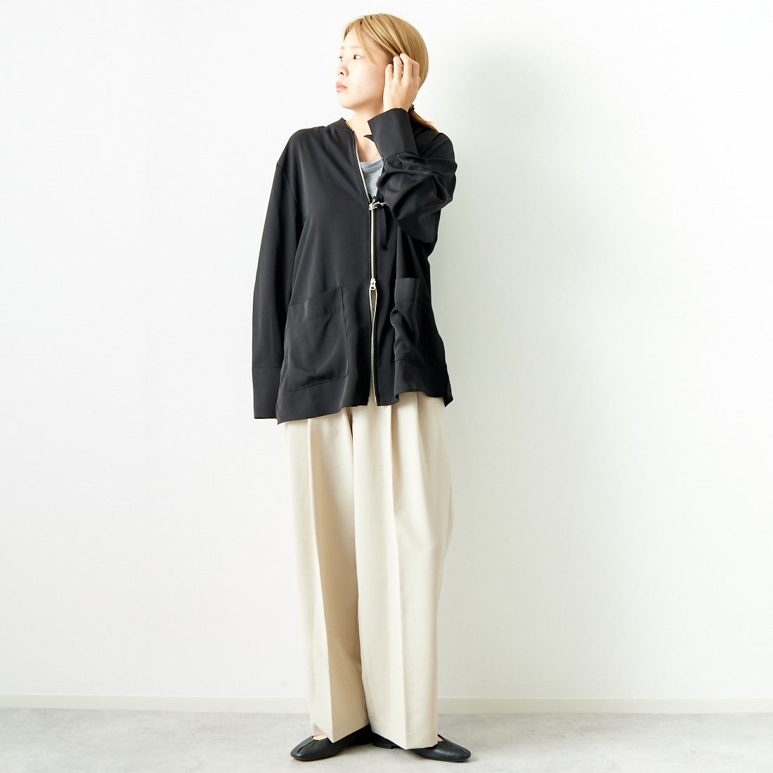 CHIGNON [シニヨン] ブルゾンシャツ [1644-018KK] BLACK &&モデル身長：167cm 着用サイズ：F&&