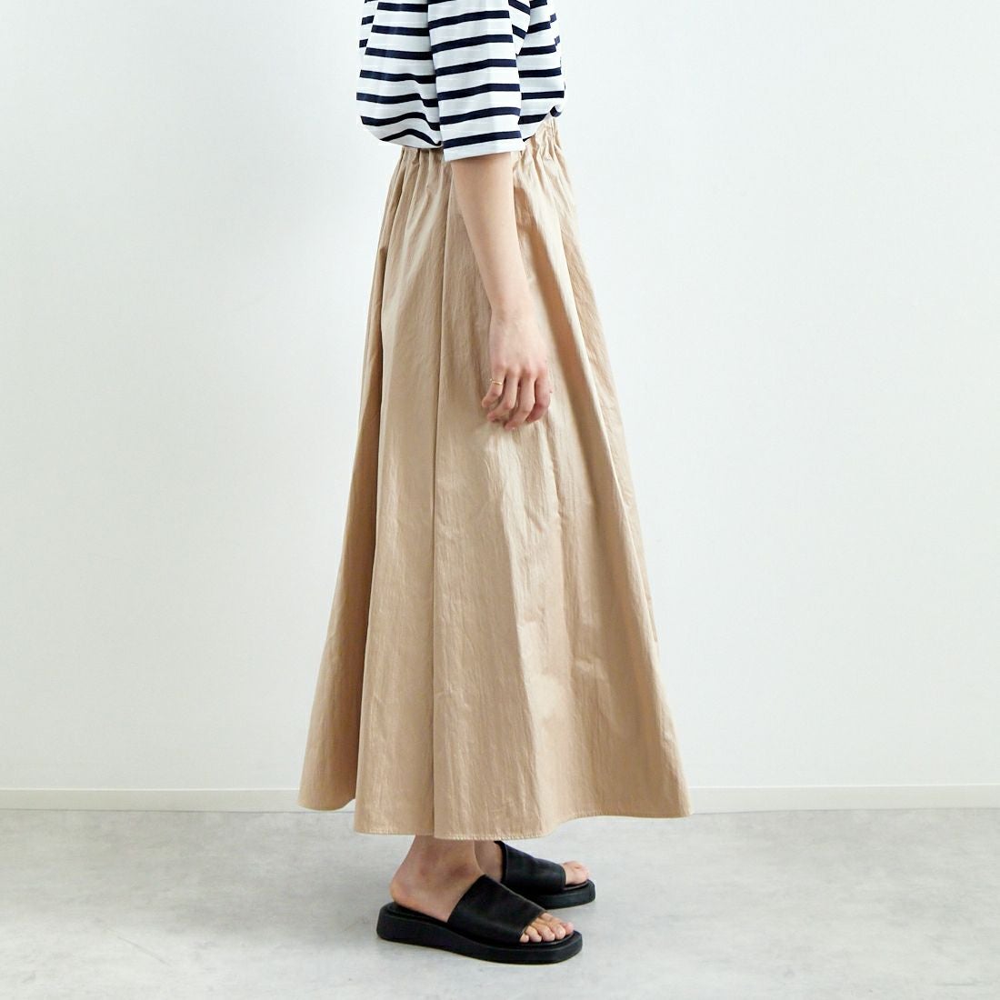 Jeans Factory Clothes [ジーンズファクトリークローズ] シャイニータックスカート [21243058] 033 ﾍﾞｰｼﾞｭ &&モデル身長：160cm 着用サイズ：F&&