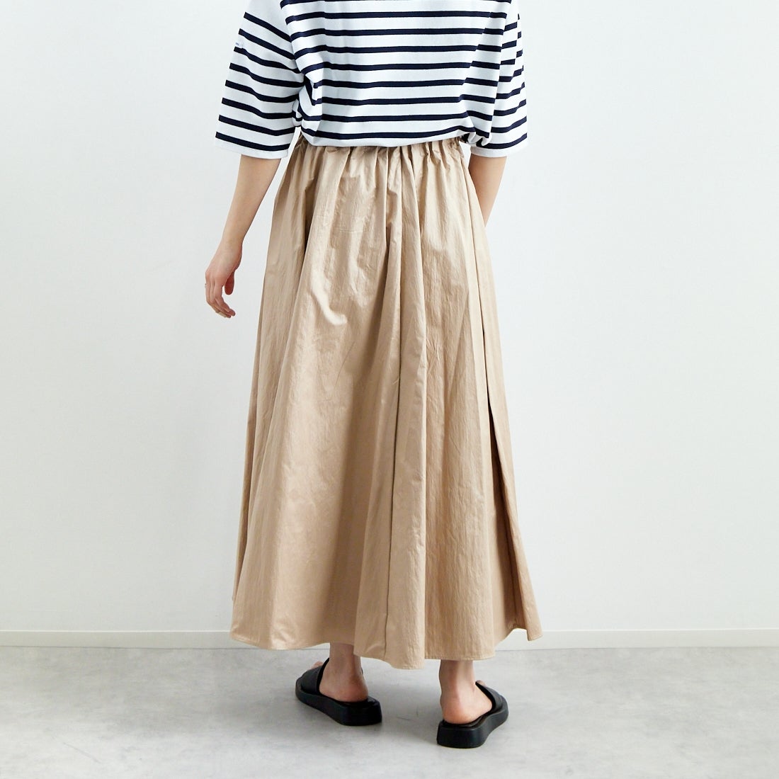 Jeans Factory Clothes [ジーンズファクトリークローズ] シャイニータックスカート [21243058] 033 ﾍﾞｰｼﾞｭ &&モデル身長：160cm 着用サイズ：F&&