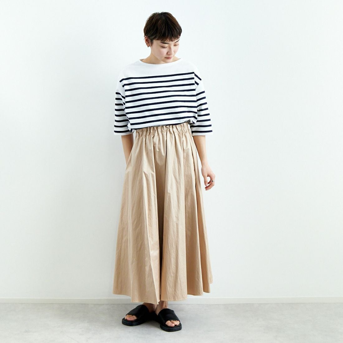 Jeans Factory Clothes [ジーンズファクトリークローズ] シャイニータックスカート [21243058] 033 ﾍﾞｰｼﾞｭ &&モデル身長：160cm 着用サイズ：F&&