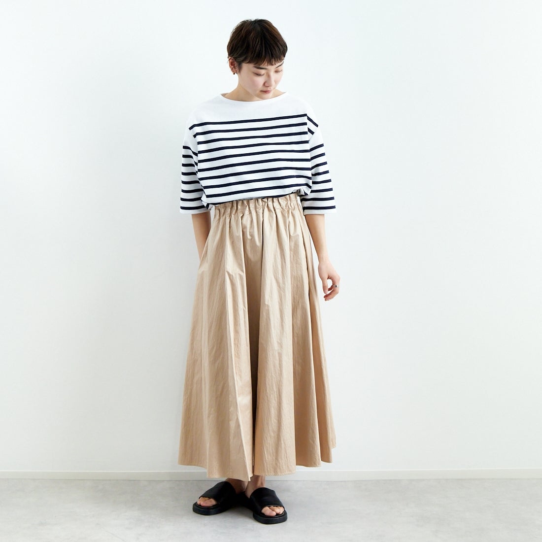 Jeans Factory Clothes [ジーンズファクトリークローズ] シャイニータックスカート [21243058] 033 ﾍﾞｰｼﾞｭ &&モデル身長：160cm 着用サイズ：F&&