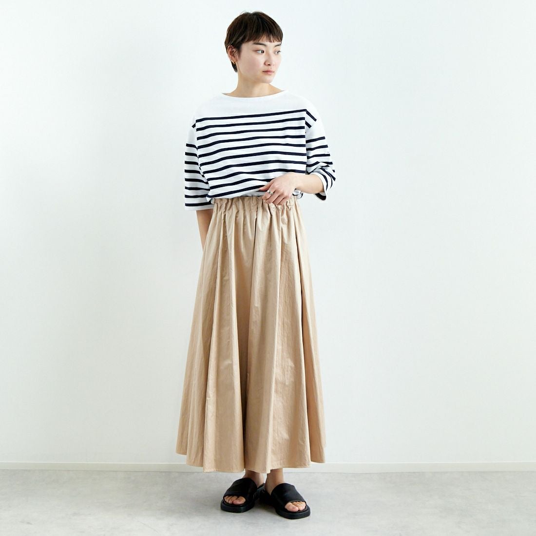 Jeans Factory Clothes [ジーンズファクトリークローズ] シャイニータックスカート [21243058] 033 ﾍﾞｰｼﾞｭ &&モデル身長：160cm 着用サイズ：F&&