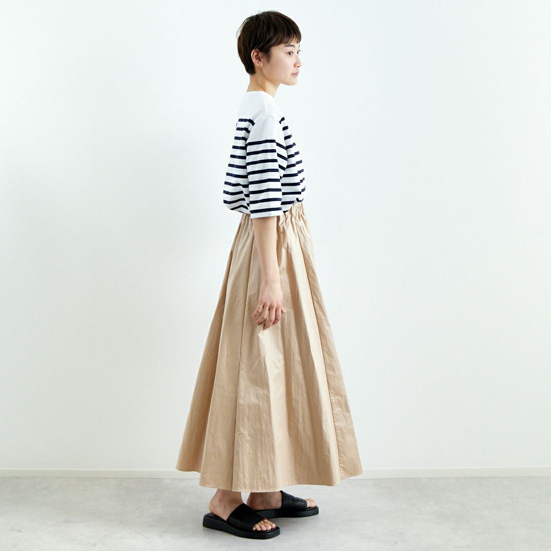 Jeans Factory Clothes [ジーンズファクトリークローズ] シャイニータックスカート [21243058] 033 ﾍﾞｰｼﾞｭ &&モデル身長：160cm 着用サイズ：F&&