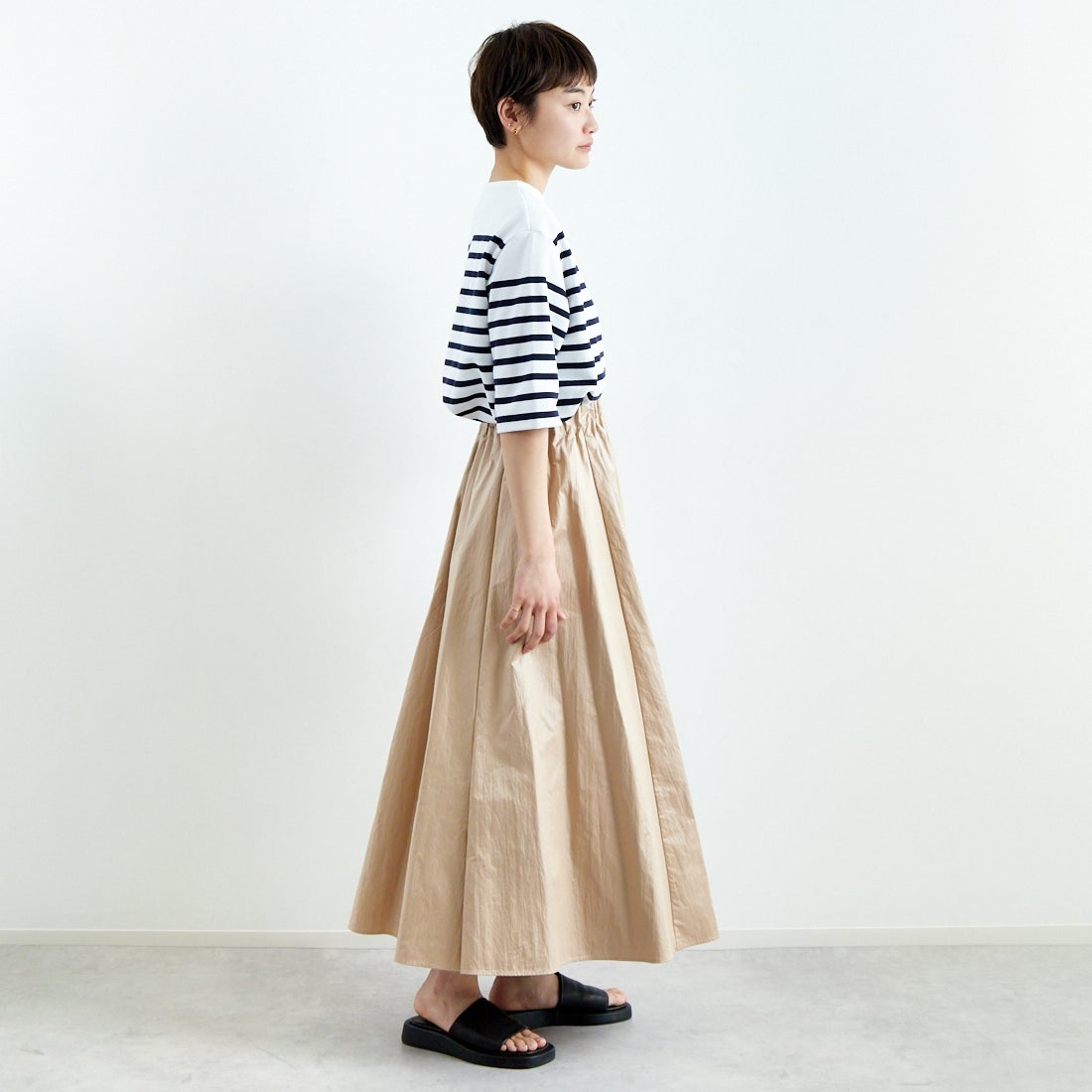 Jeans Factory Clothes [ジーンズファクトリークローズ] シャイニータックスカート [21243058] 033 ﾍﾞｰｼﾞｭ &&モデル身長：160cm 着用サイズ：F&&