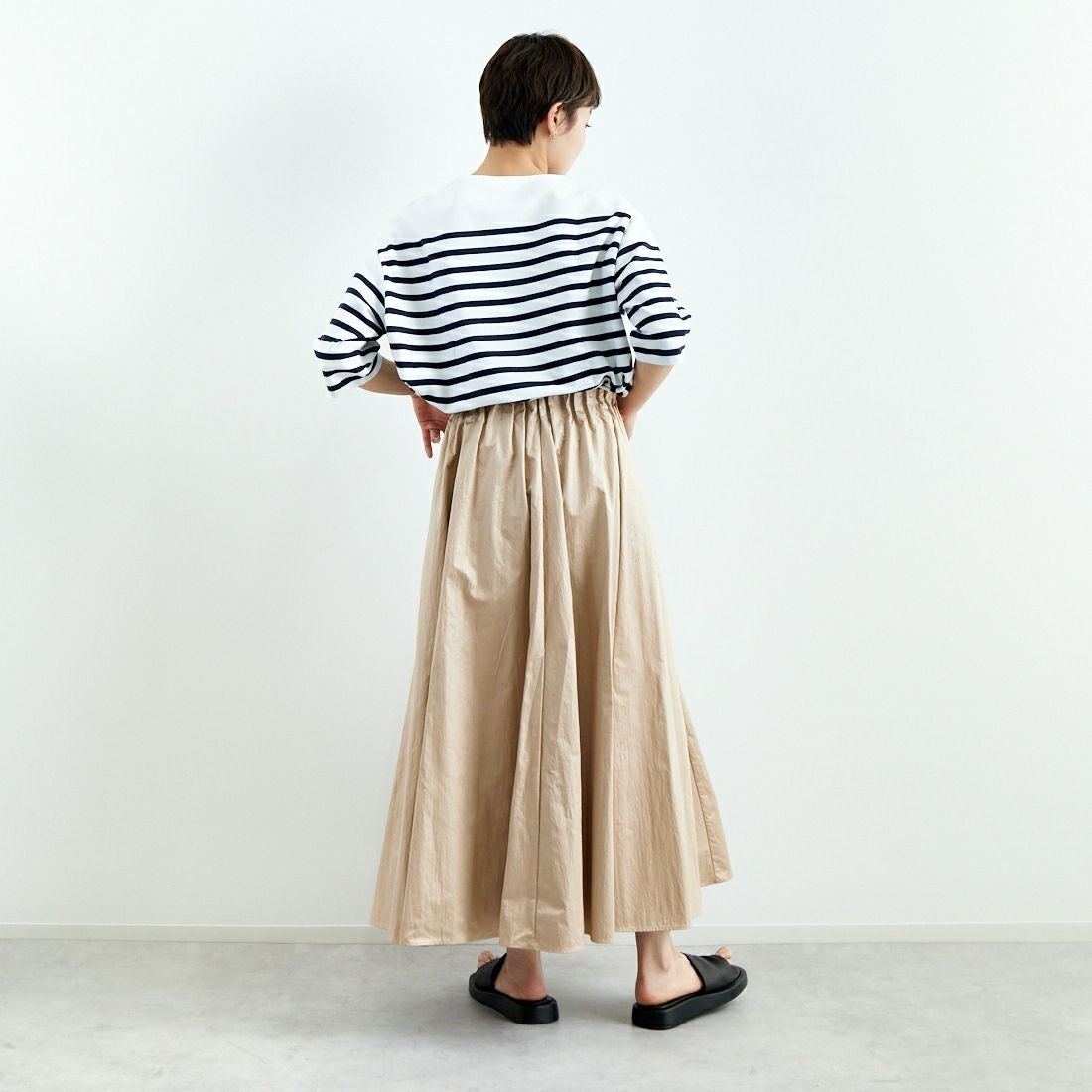 Jeans Factory Clothes [ジーンズファクトリークローズ] シャイニータックスカート [21243058] 033 ﾍﾞｰｼﾞｭ &&モデル身長：160cm 着用サイズ：F&&