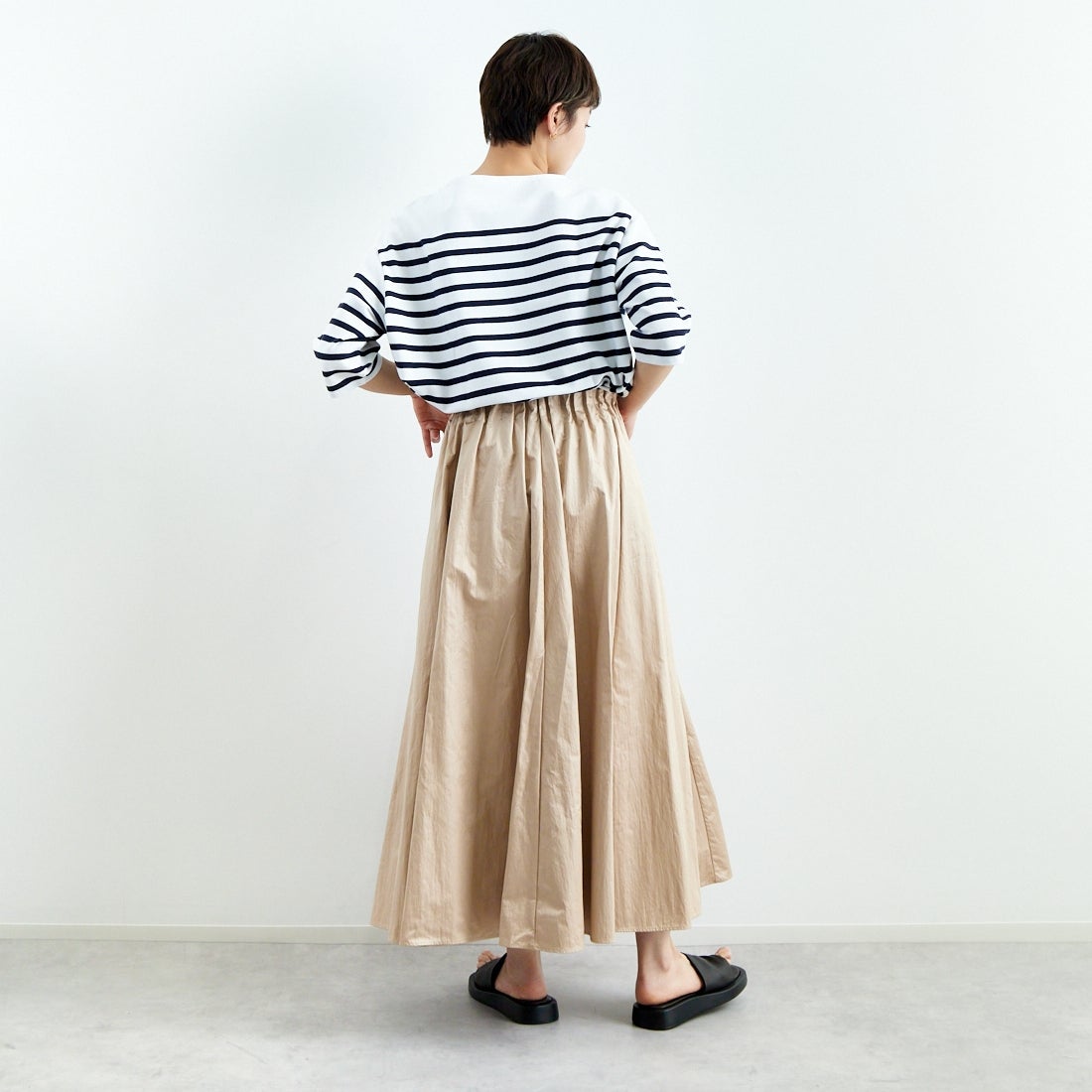 Jeans Factory Clothes [ジーンズファクトリークローズ] シャイニータックスカート [21243058] 033 ﾍﾞｰｼﾞｭ &&モデル身長：160cm 着用サイズ：F&&