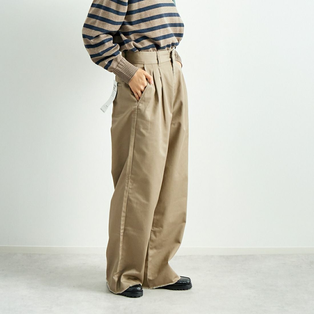 Jeans Factory Clothes [ジーンズファクトリークローズ] チノワイドパンツ [24SSINW-01PN] ﾍﾞｰｼﾞｭ &&モデル身長：160cm 着用サイズ：M&&