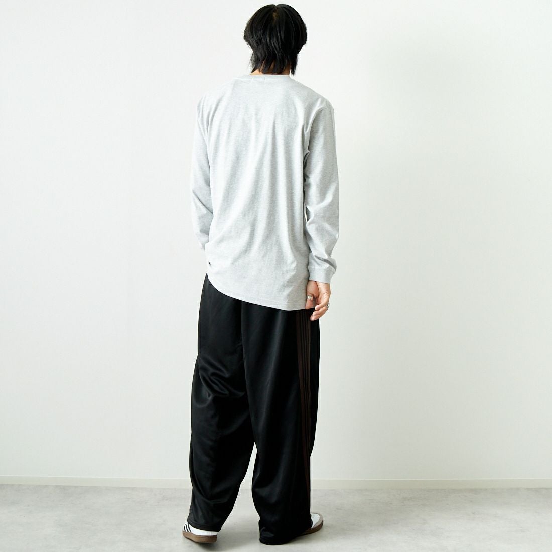 Filphies [フィルフィーズ] ロングスリーブプリントTシャツ [FP242PS00090] 11 ASH &&モデル身長：179cm 着用サイズ：L&&