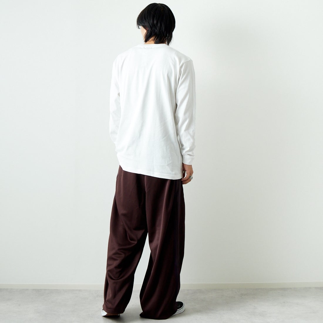Filphies [フィルフィーズ] ロングスリーブプリントTシャツ [FP242PS00110] 01 WHITE &&モデル身長：179cm 着用サイズ：L&&