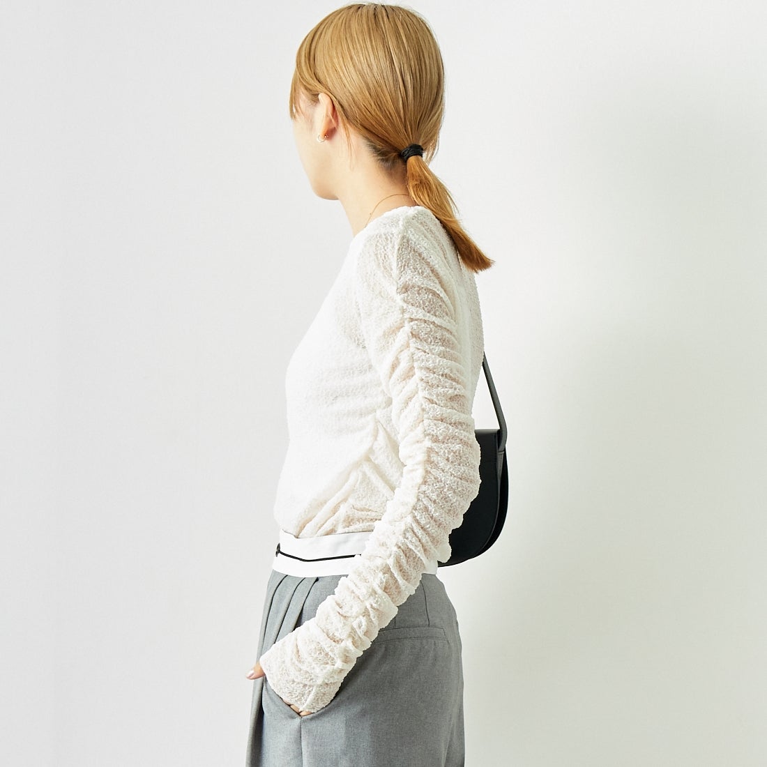 USINE [ユジーヌ] レースギャザーロングスリーブTシャツ [2430801] WHITE &&モデル身長：167cm 着用サイズ：F&&