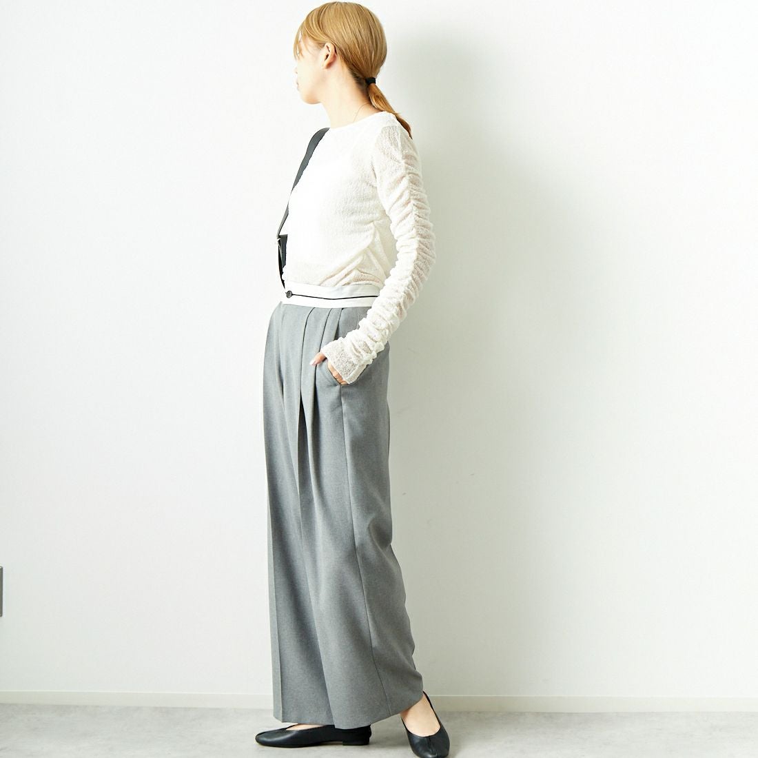 USINE [ユジーヌ] レースギャザーロングスリーブTシャツ [2430801] WHITE &&モデル身長：167cm 着用サイズ：F&&