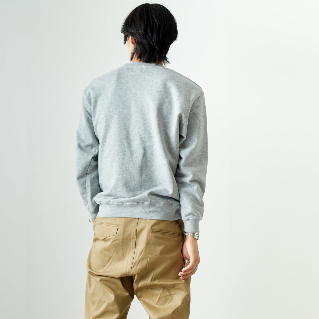 NEW VINTAGE GOLF [ニュービンテージゴルフ] ユーズドクルーネックスウェット [NVG-24F06] GREY &&モデル身長：179cm 着用サイズ：L&&