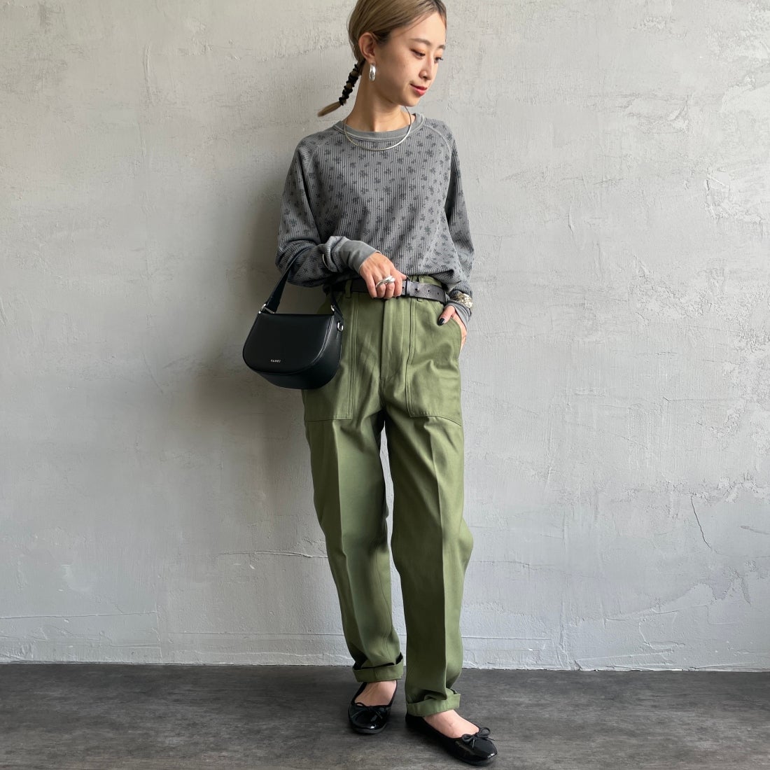 JE MORGAN [ジェイイーモーガン] ワッフルオーバーダイ ロングスリーブTシャツ [JE053-19S] 06 GRAY &&モデル身長：150cm 着用サイズ：F&&