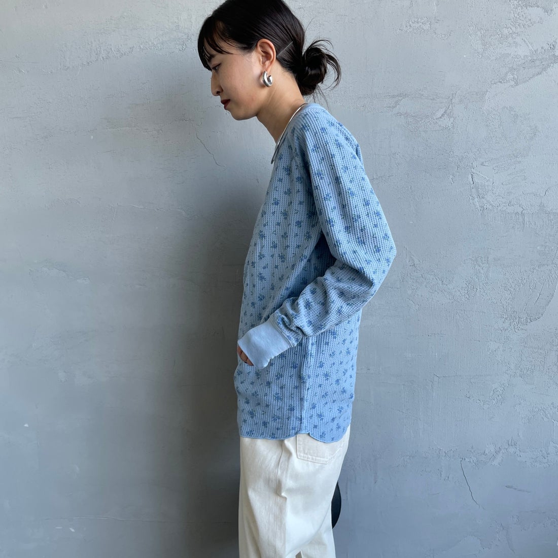 JE MORGAN [ジェイイーモーガン] ワッフルオーバーダイ ロングスリーブTシャツ [JE053-19S] 83 BLUE &&モデル身長：150cm 着用サイズ：F&&