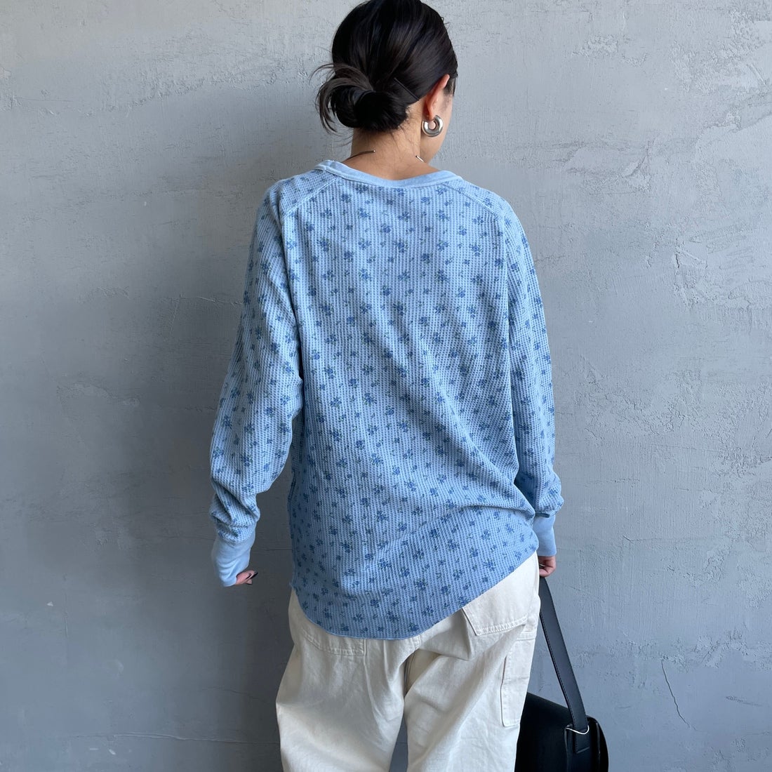 JE MORGAN [ジェイイーモーガン] ワッフルオーバーダイ ロングスリーブTシャツ [JE053-19S] 83 BLUE &&モデル身長：150cm 着用サイズ：F&&