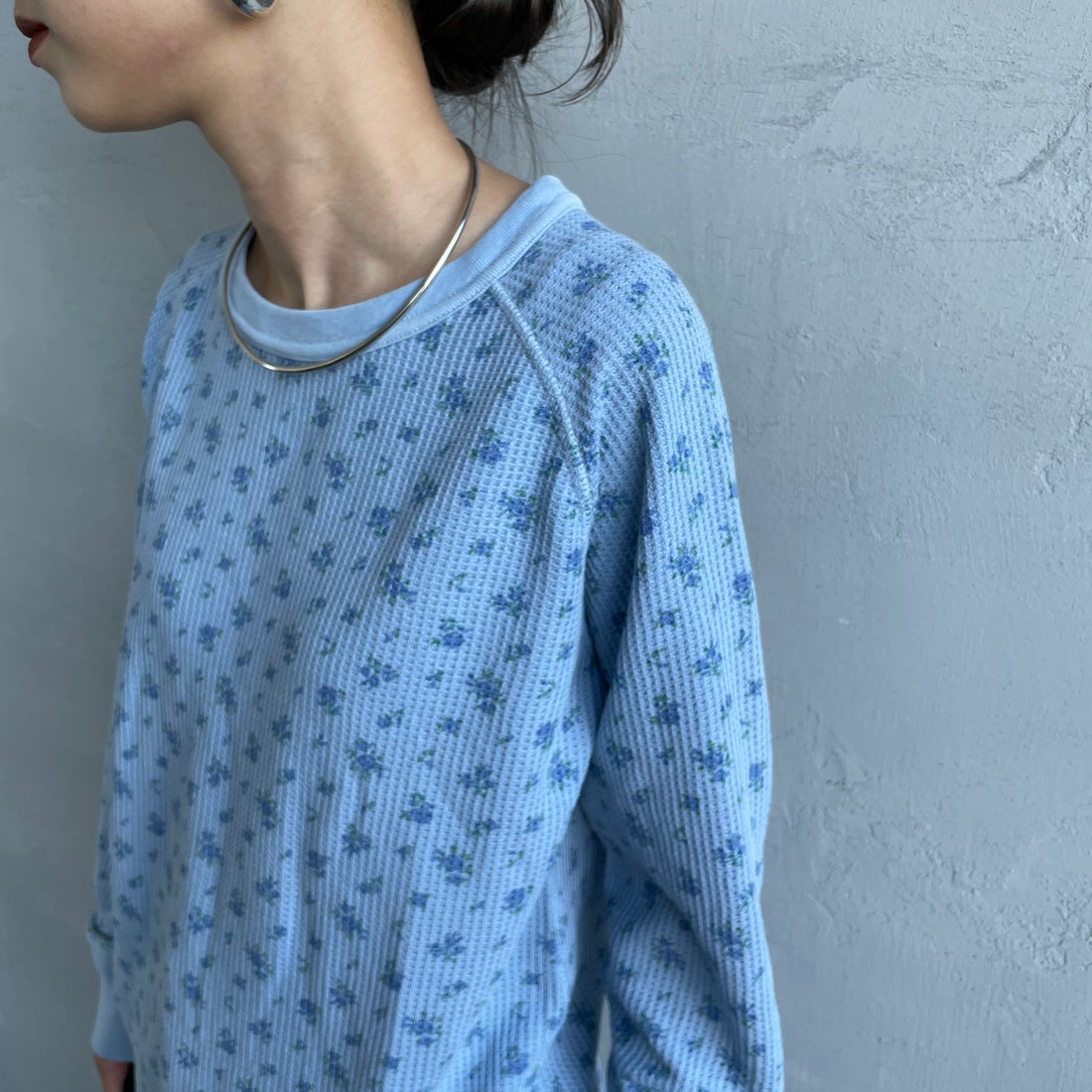 JE MORGAN [ジェイイーモーガン] ワッフルオーバーダイ ロングスリーブTシャツ [JE053-19S] 83 BLUE &&モデル身長：150cm 着用サイズ：F&&