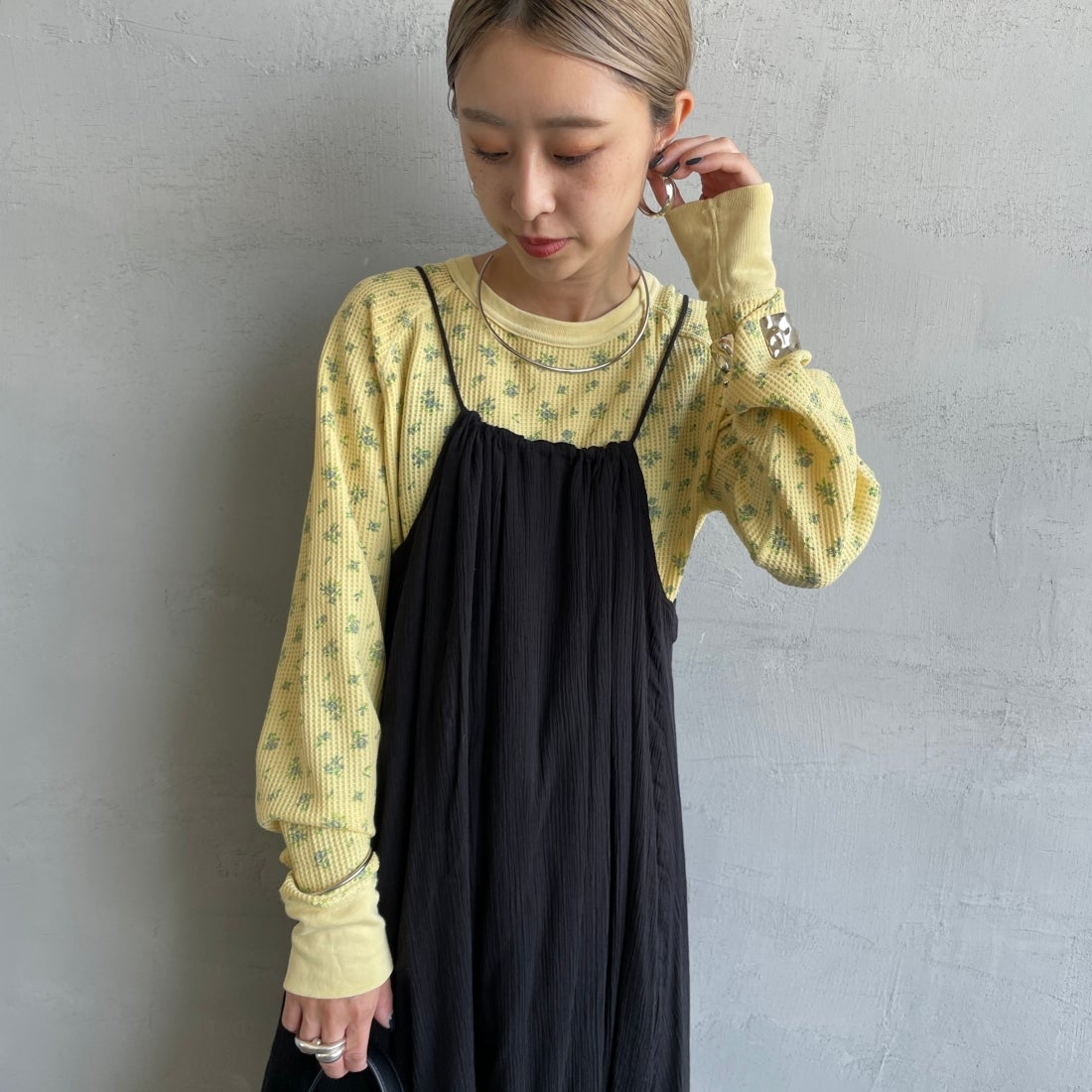 JE MORGAN [ジェイイーモーガン] ワッフルオーバーダイ ロングスリーブTシャツ [JE053-19S] 63 YELLOW &&モデル身長：150cm 着用サイズ：F&&