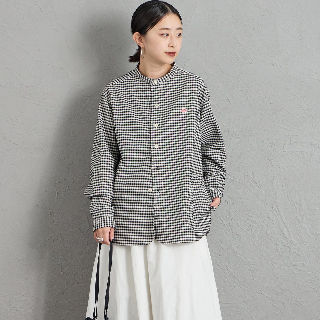 DANTON [ダントン] バンドカラーシャツ [DT-B0279OXP] BLK/ECR GN &&モデル身長：150cm 着用サイズ：36&&