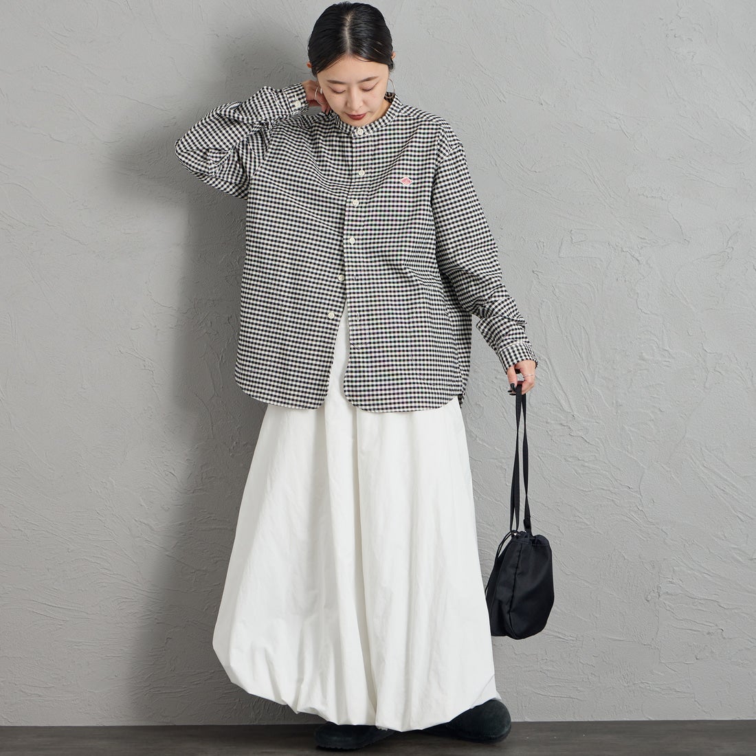 DANTON [ダントン] バンドカラーシャツ [DT-B0279OXP] BLK/ECR GN &&モデル身長：150cm 着用サイズ：36&&