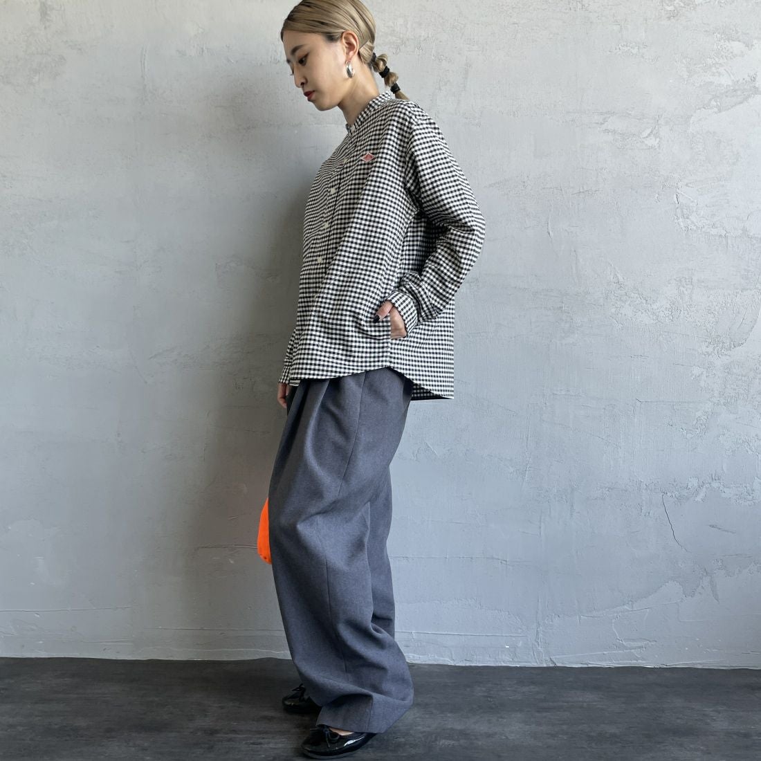 DANTON [ダントン] バンドカラーシャツ [DT-B0279OXP] BLK/ECR GN &&モデル身長：150cm 着用サイズ：34&&