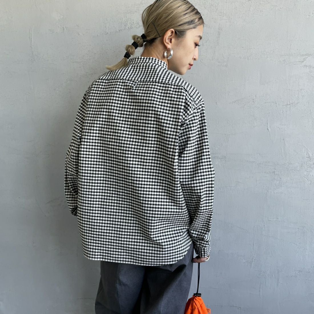 DANTON [ダントン] バンドカラーシャツ [DT-B0279OXP] BLK/ECR GN &&モデル身長：150cm 着用サイズ：34&&