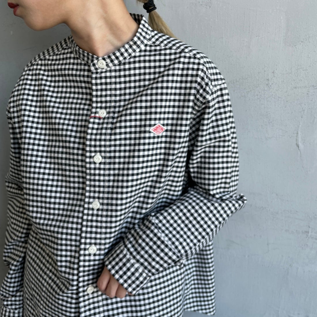 DANTON [ダントン] バンドカラーシャツ [DT-B0279OXP] BLK/ECR GN &&モデル身長：150cm 着用サイズ：34&&