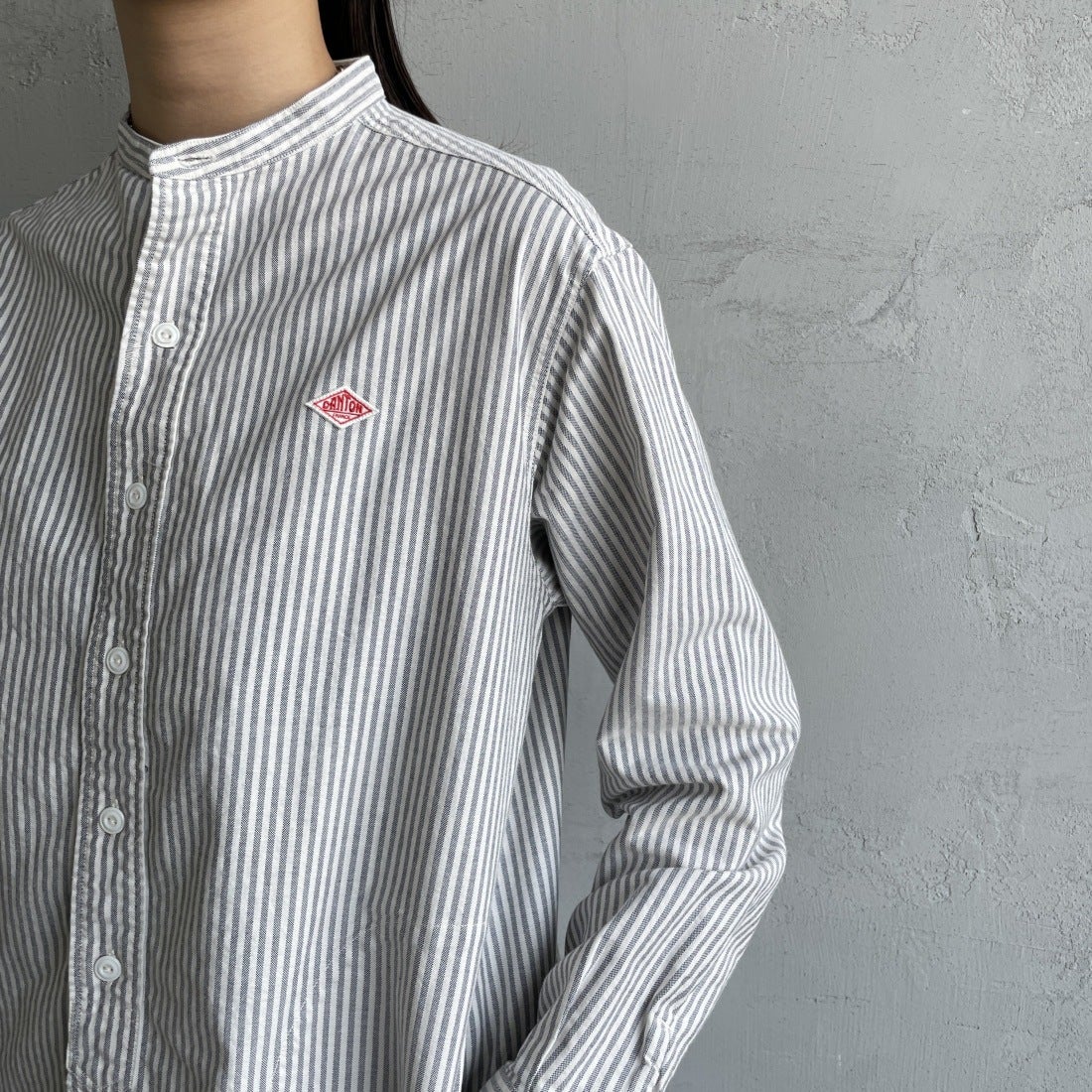 DANTON [ダントン] バンドカラーシャツ [DT-B0279OXP] NVY/ECR ST &&モデル身長：163cm 着用サイズ：36&&