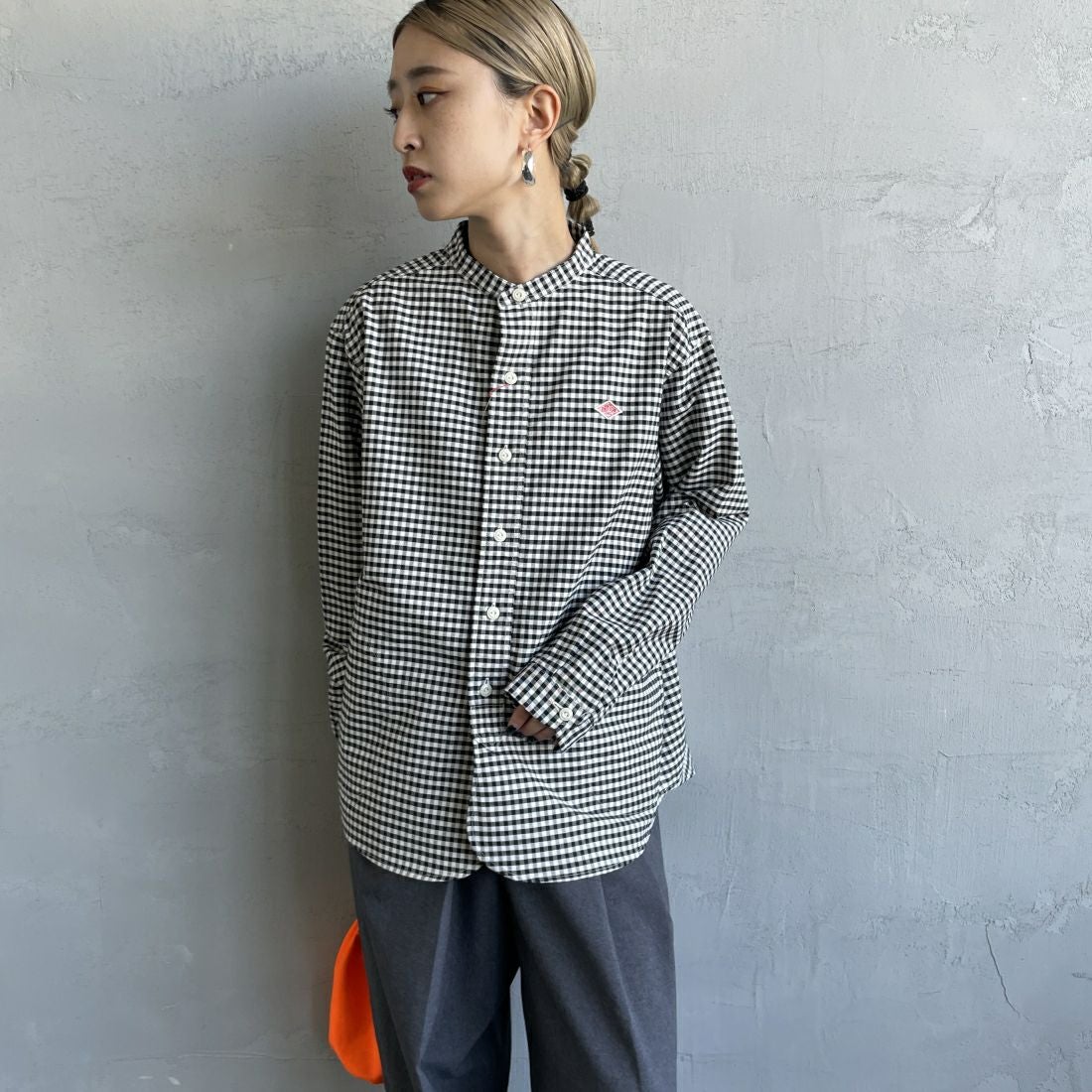 DANTON [ダントン] バンドカラーシャツ [DT-B0279OXP] BLK/ECR GN &&モデル身長：150cm 着用サイズ：36&&