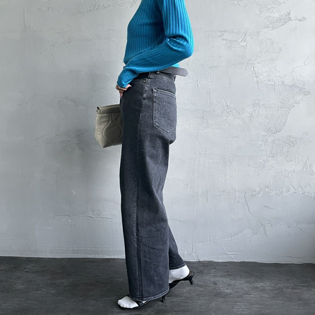 Urvin [アーヴィン] 別注 MARION JEANS ハイウエストストレートデニム [JUAG4400NB-JF] BLACK USED &&モデル身長：163cm 着用サイズ：24&&