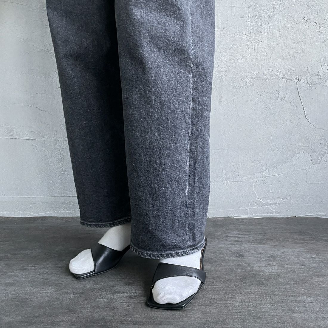 Urvin [アーヴィン] 別注 MARION JEANS ハイウエストストレートデニム [JUAG4400NB-JF] BLACK USED &&モデル身長：163cm 着用サイズ：24&&