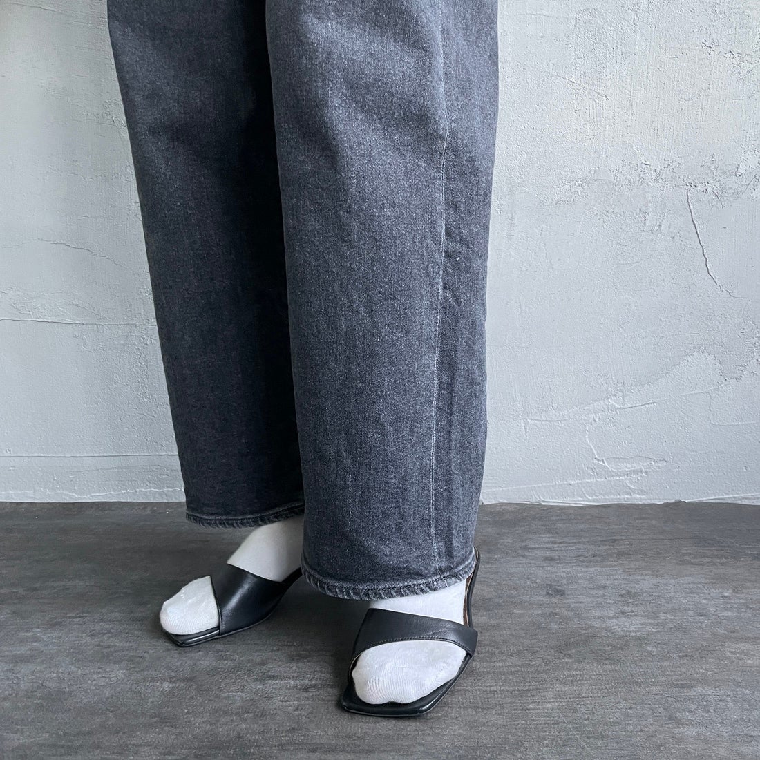 Urvin [アーヴィン] 別注 MARION JEANS ハイウエストストレートデニム [JUAG4400NB-JF] BLACK USED &&モデル身長：163cm 着用サイズ：24&&