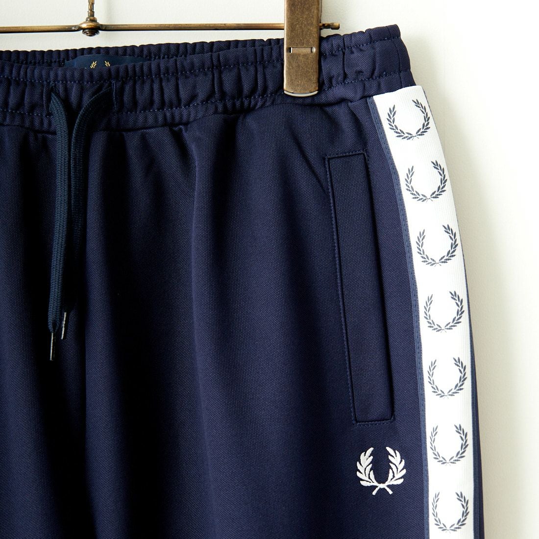 FRED PERRY [フレッドペリー] テープドトラックパンツ [T5510] 266 CARBON