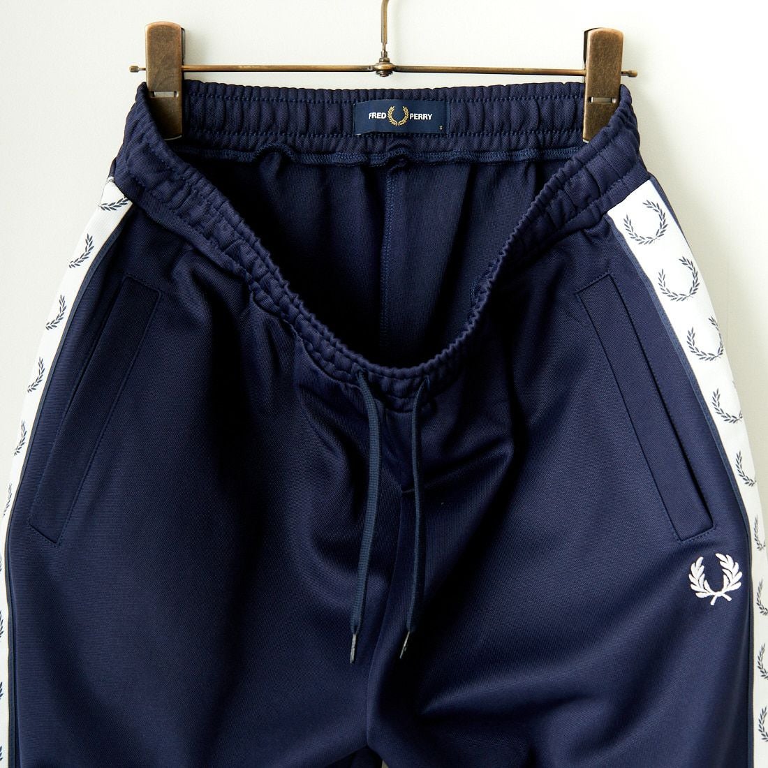 FRED PERRY [フレッドペリー] テープドトラックパンツ [T5510] 266 CARBON